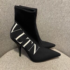 VALENTINO GARAVANI - VLTN boots